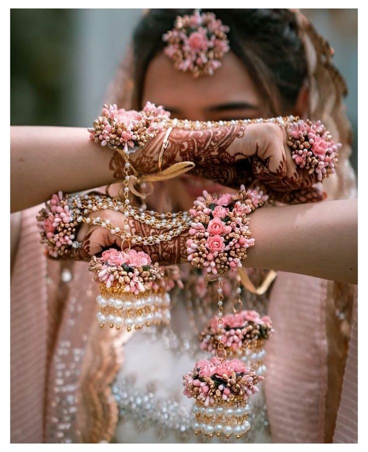 HAND GAJRA
